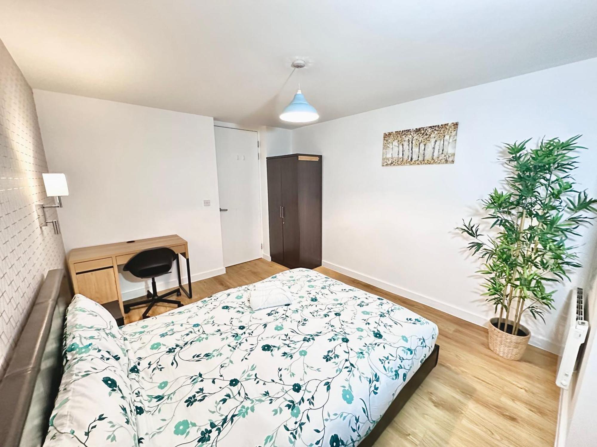 Private Garden Apartment With Geodome Manchester Bagian luar foto