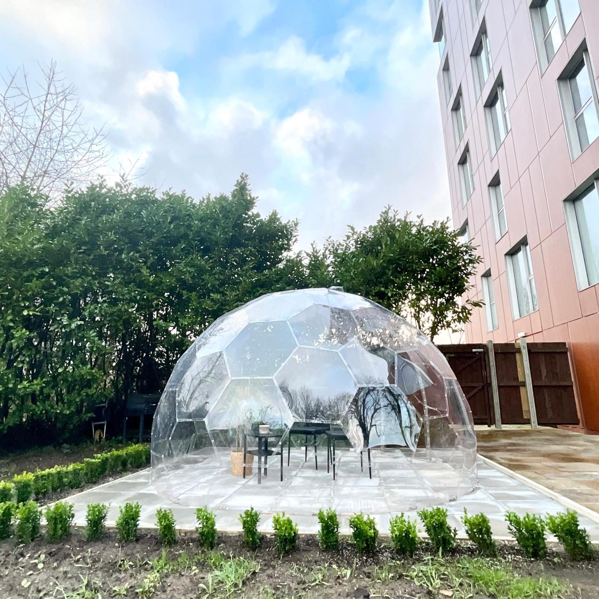 Private Garden Apartment With Geodome Manchester Bagian luar foto